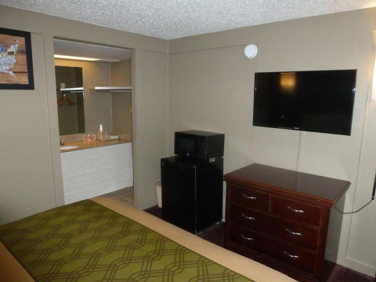 Econo Lodge Pittsburgh I-79 Exterior photo