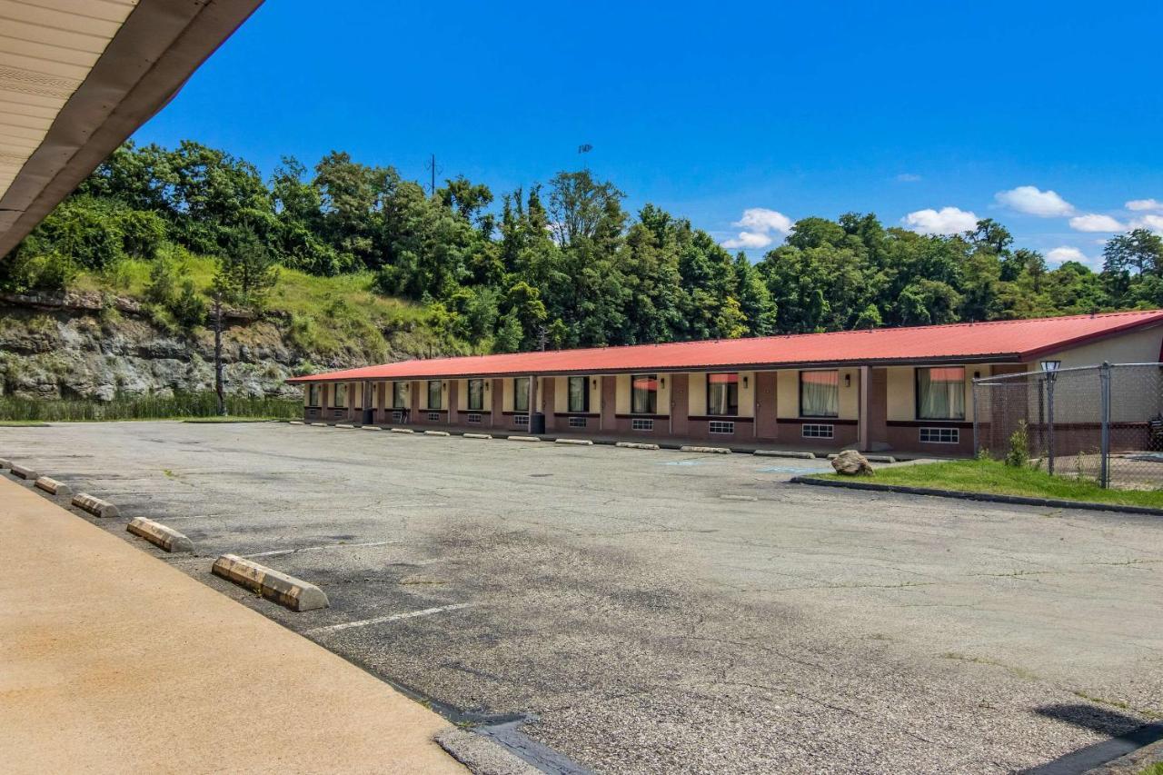 Econo Lodge Pittsburgh I-79 Exterior photo