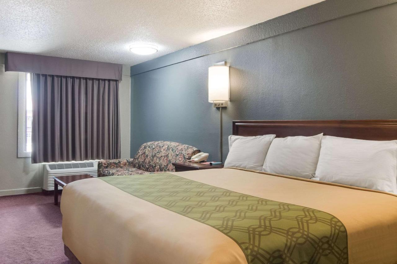 Econo Lodge Pittsburgh I-79 Exterior photo