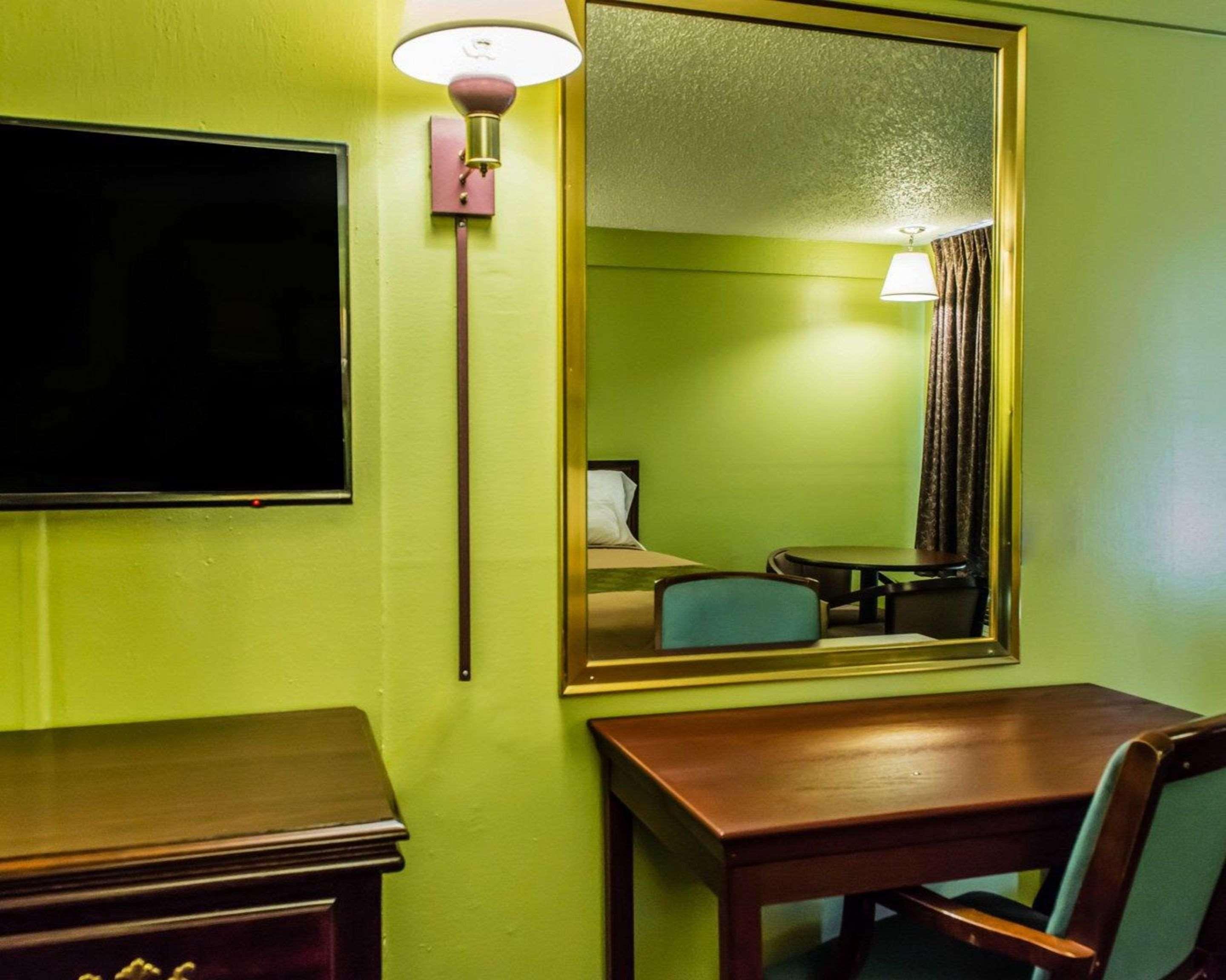 Econo Lodge Pittsburgh I-79 Exterior photo