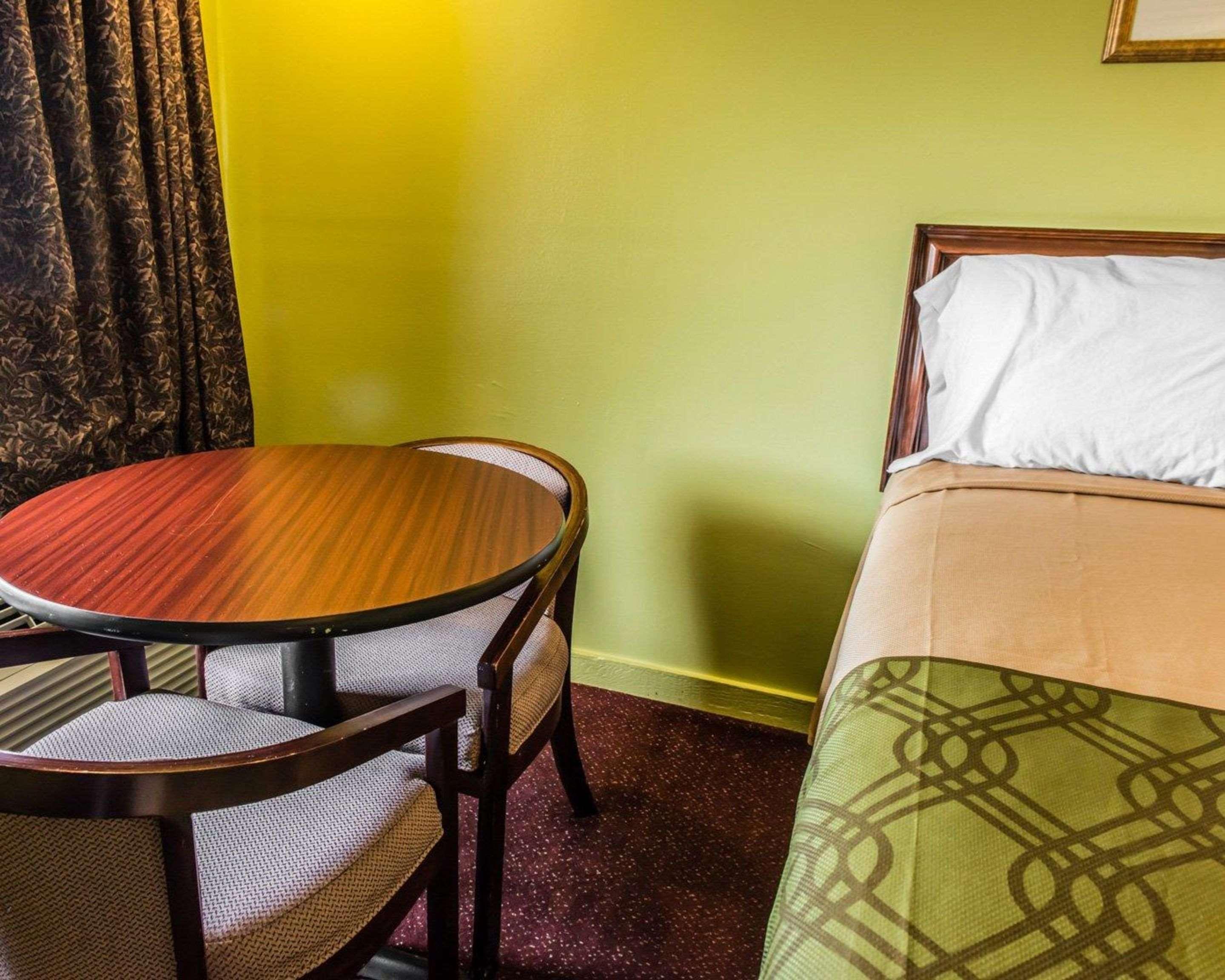 Econo Lodge Pittsburgh I-79 Exterior photo